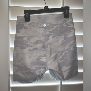 5 INCH lululemon wunder under shorts